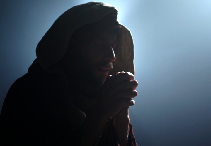 A photo illustrating Daniel praying.